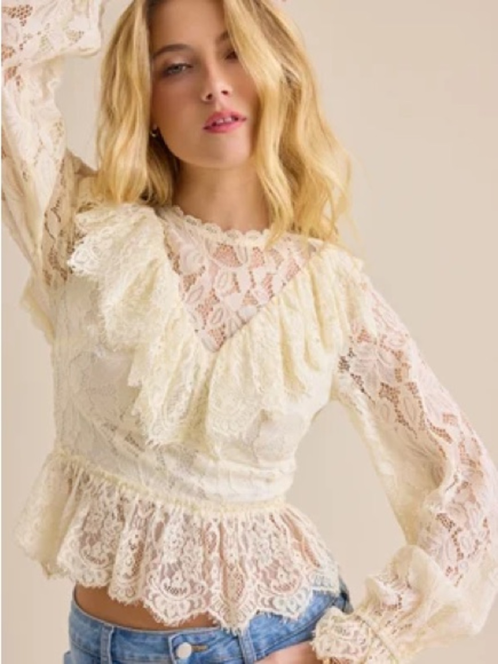 Emmelie lace ruufle top cream